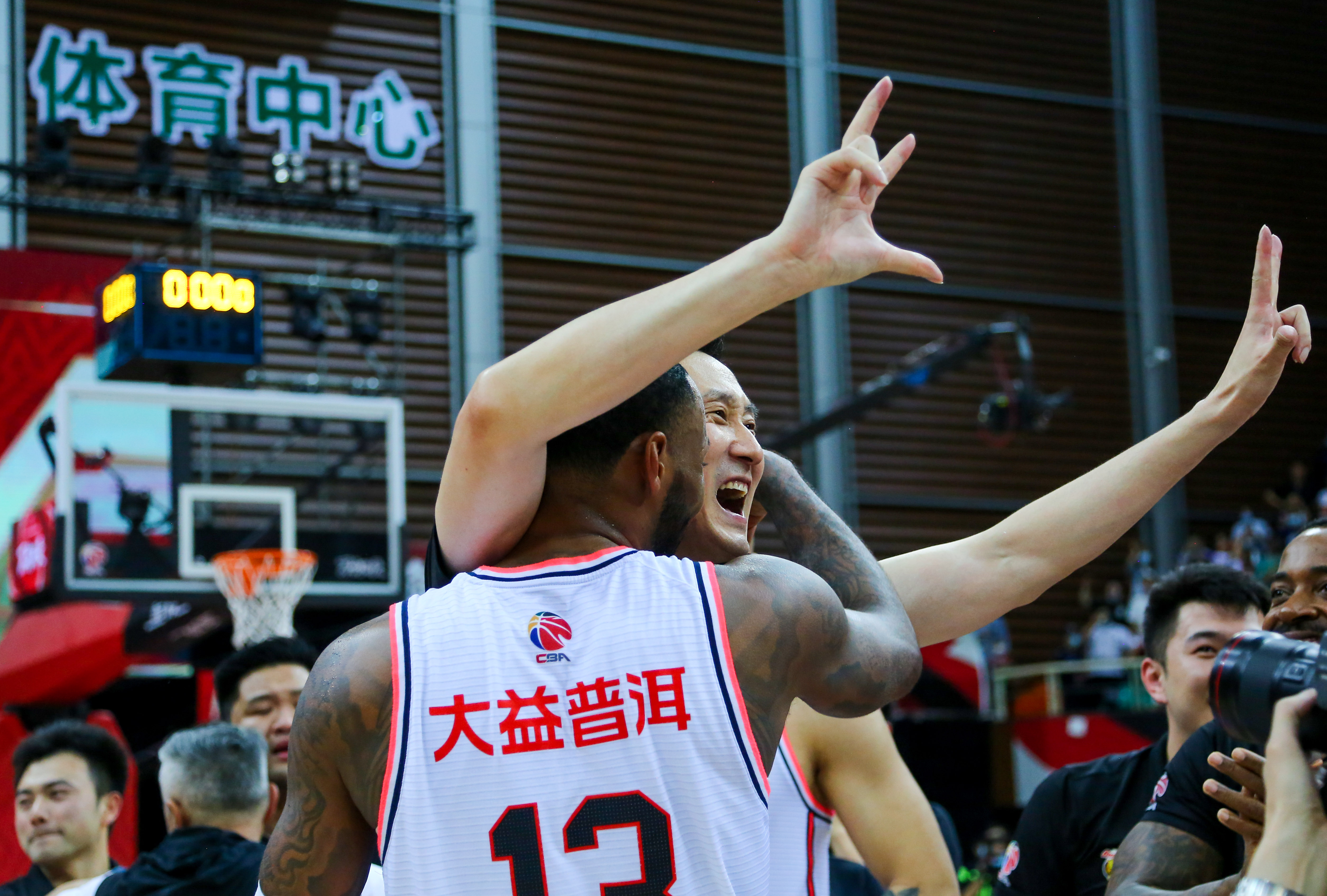 英雄联盟赛事-包含窗口期体能课后，拉齐奥远射贴柱备战NBA总决赛，态度坚定，临场指挥获称赞的词条